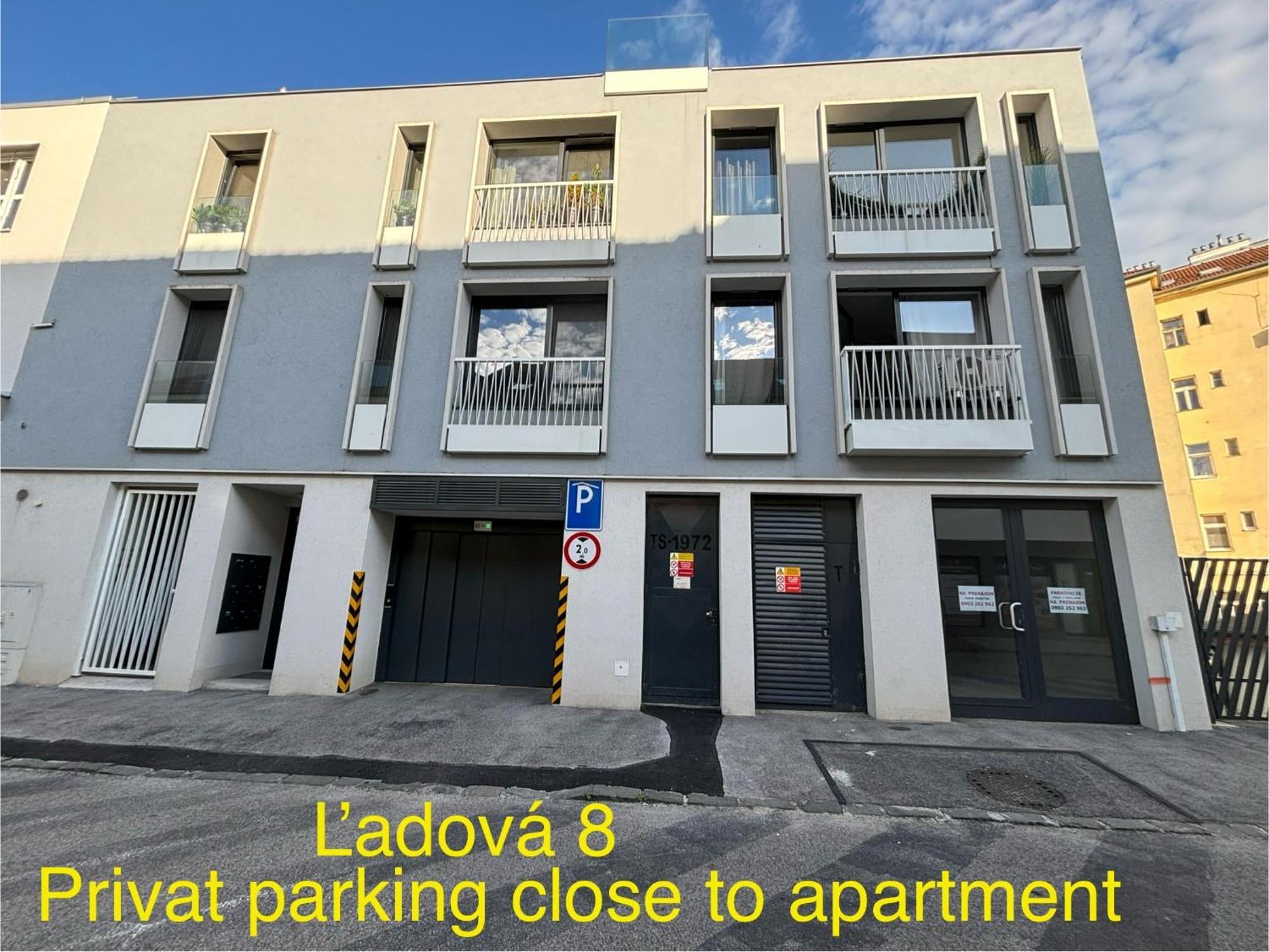 New Apartment 6 - Self Check In, Free Parking ブラチスラヴァ エクステリア 写真